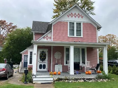 Image of dwelling located at 46 Rankin Avenue, an example of the Queen Anne architectural style