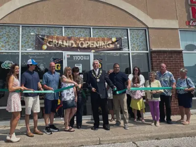 Mayor Cutting Ribbon at Pantry Heaven and Co.