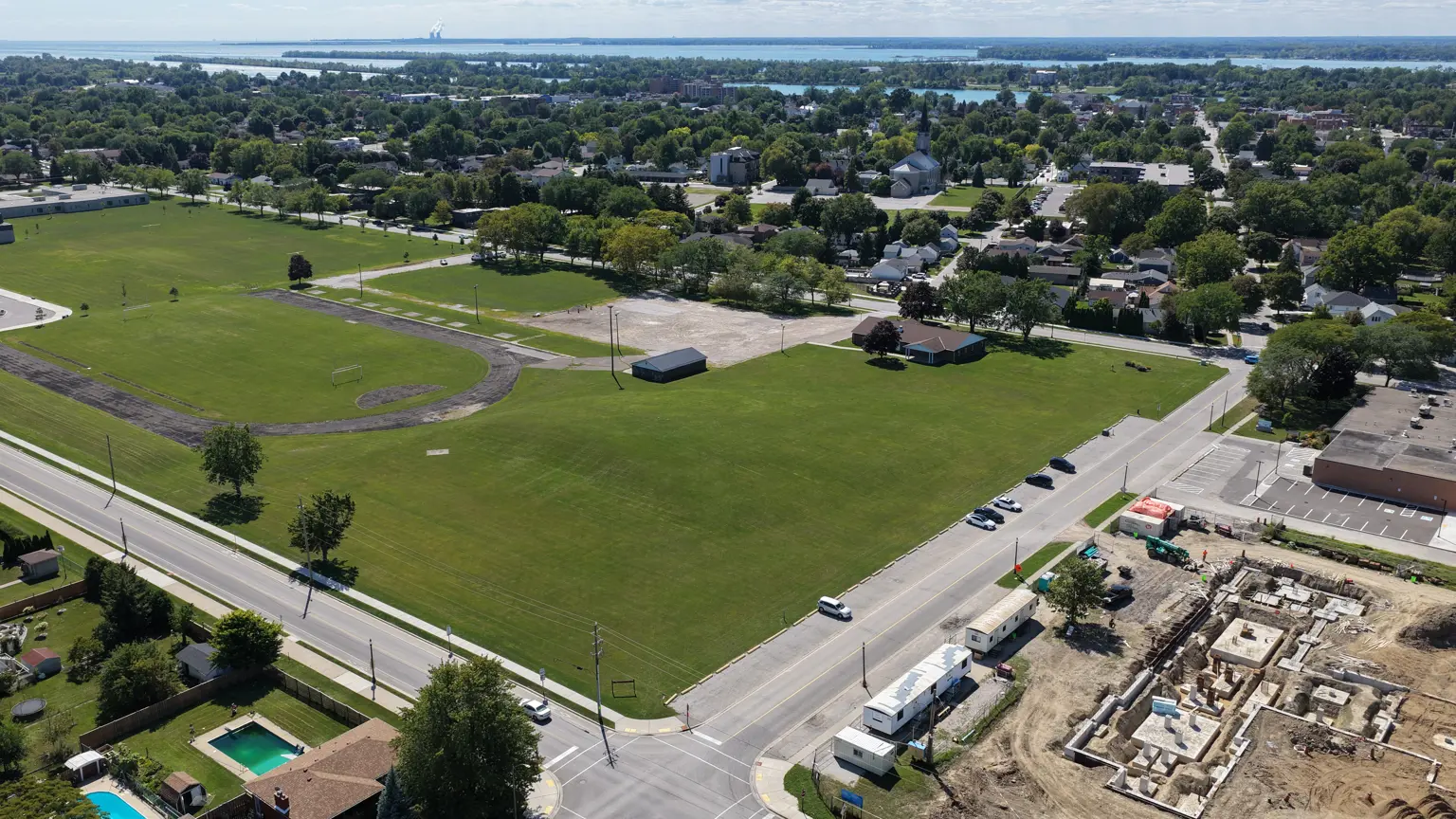Aerial image of park showing Russell Renaud hill, the Senior's Active Living Centre, parking lot, green space and trees.